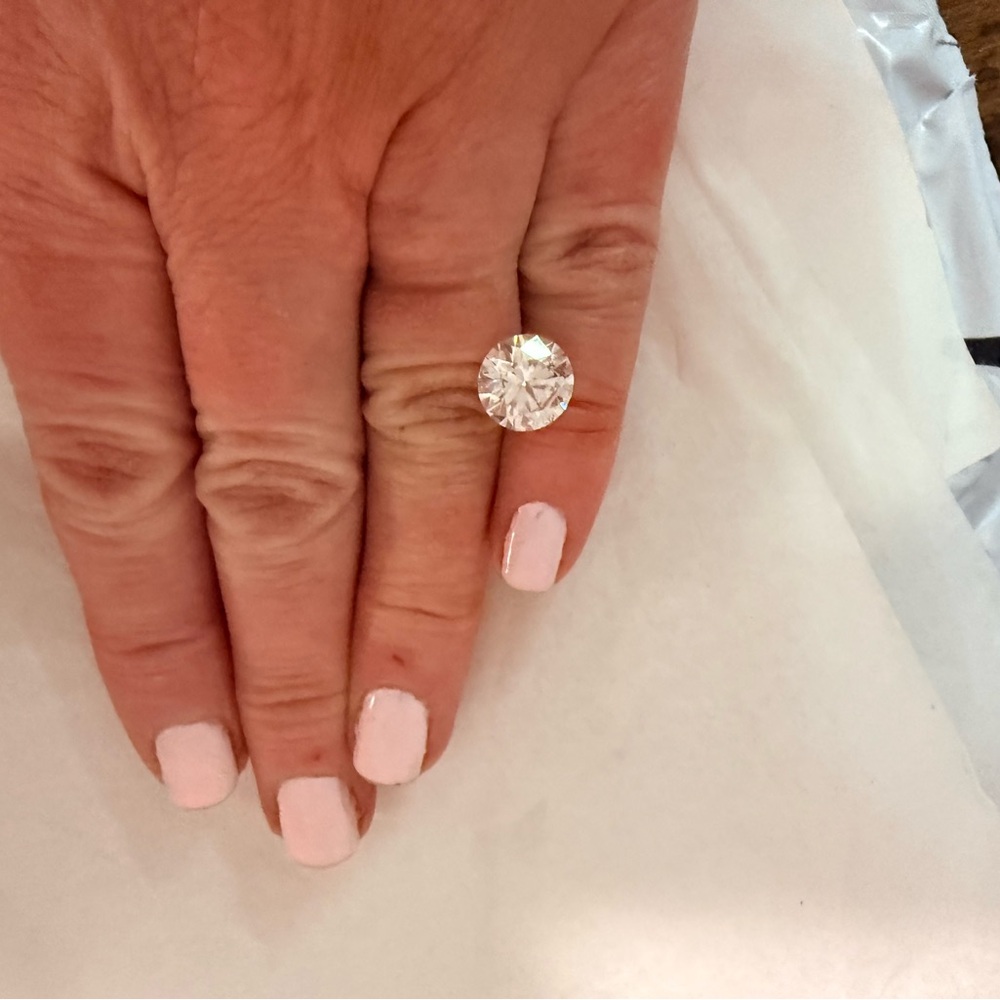 3.82 Carat F/VS2 Round Lab Grown Diamond IGI Ideal Cut – Type IIa